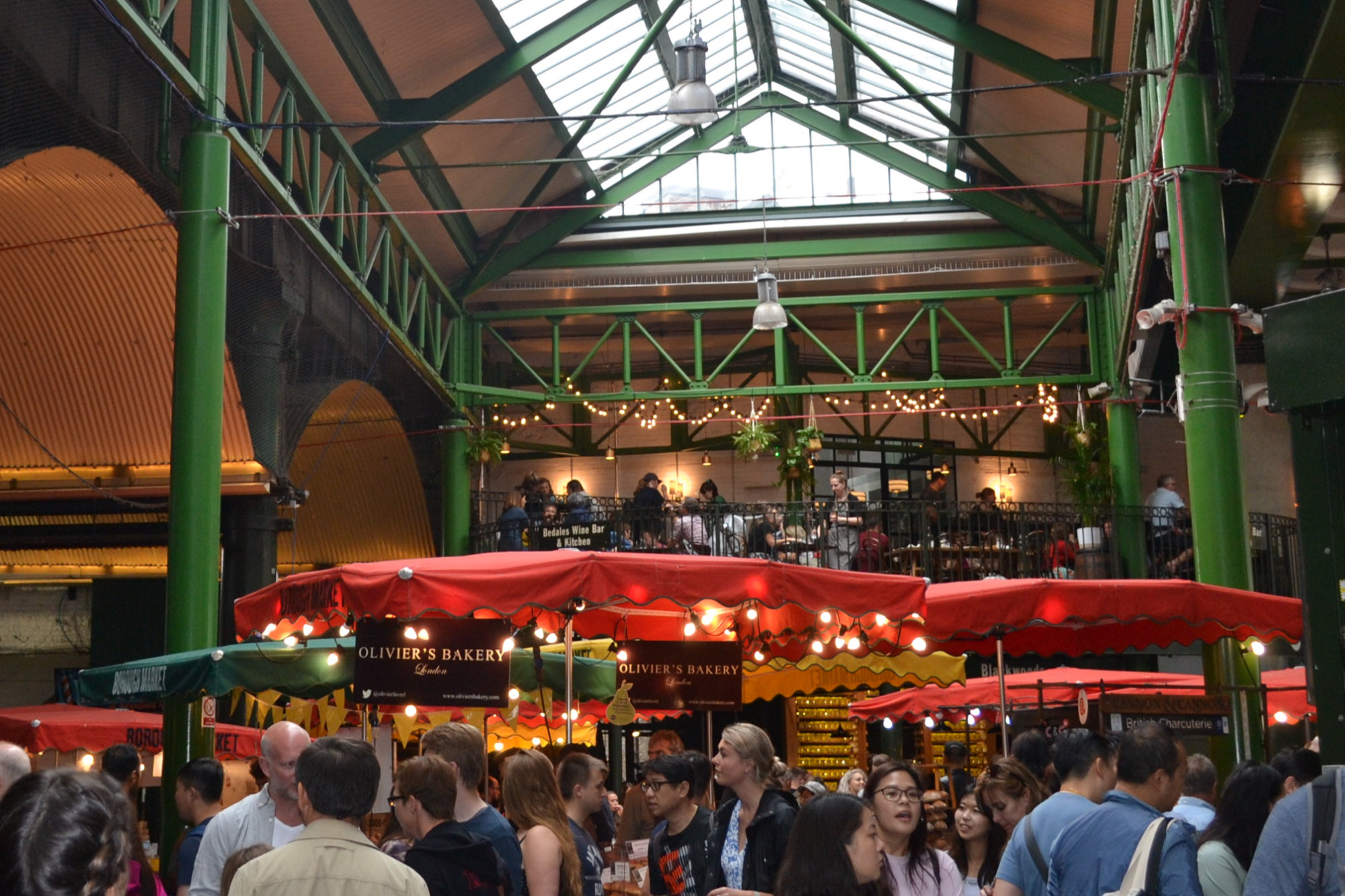 Der Borough Market ist einer der beliebtesten und belebtesten Märkte in London.