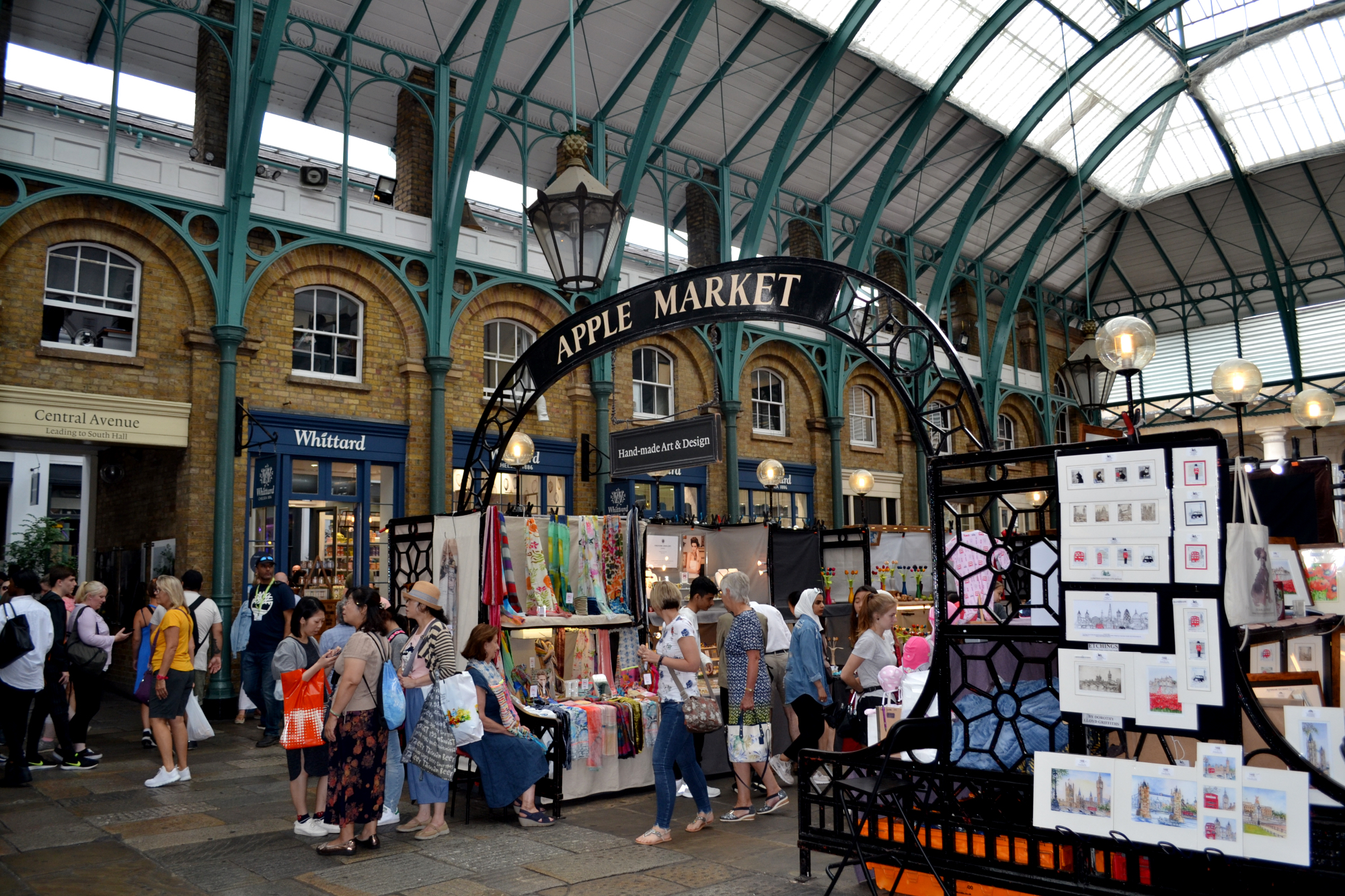 Covent Garden in London ist ein toller Ort, an dem man sich auch allein gut unterhalten kann.