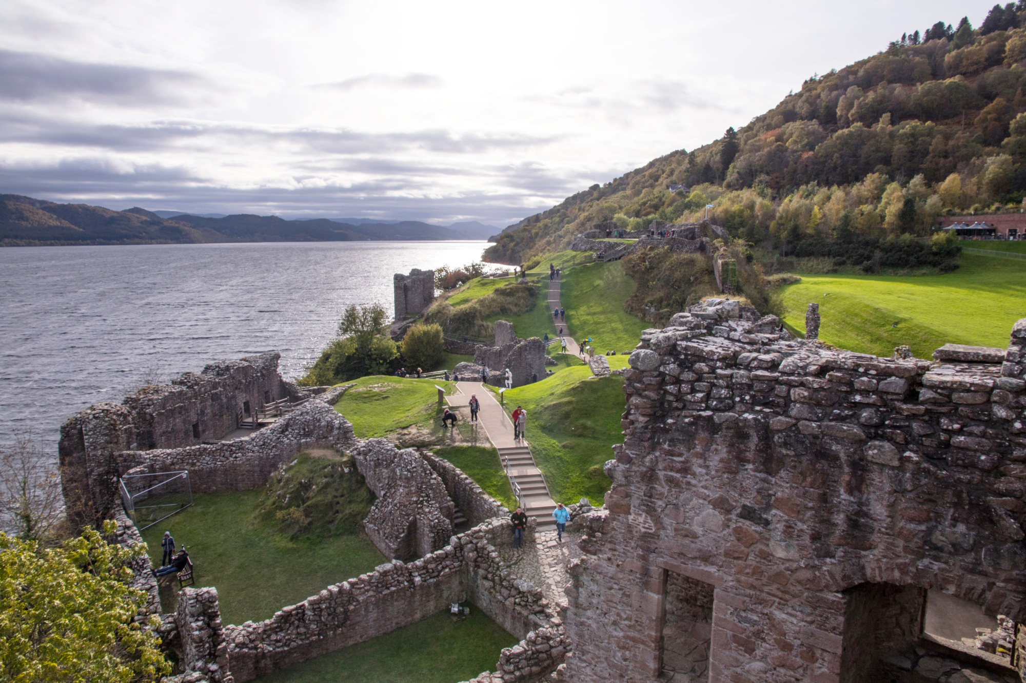 Urquart Castle am Ufer des Loch Ness